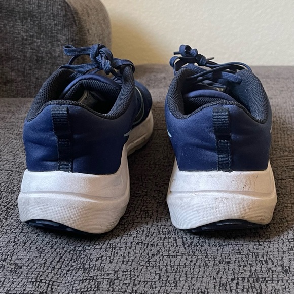Athletic_Shoes